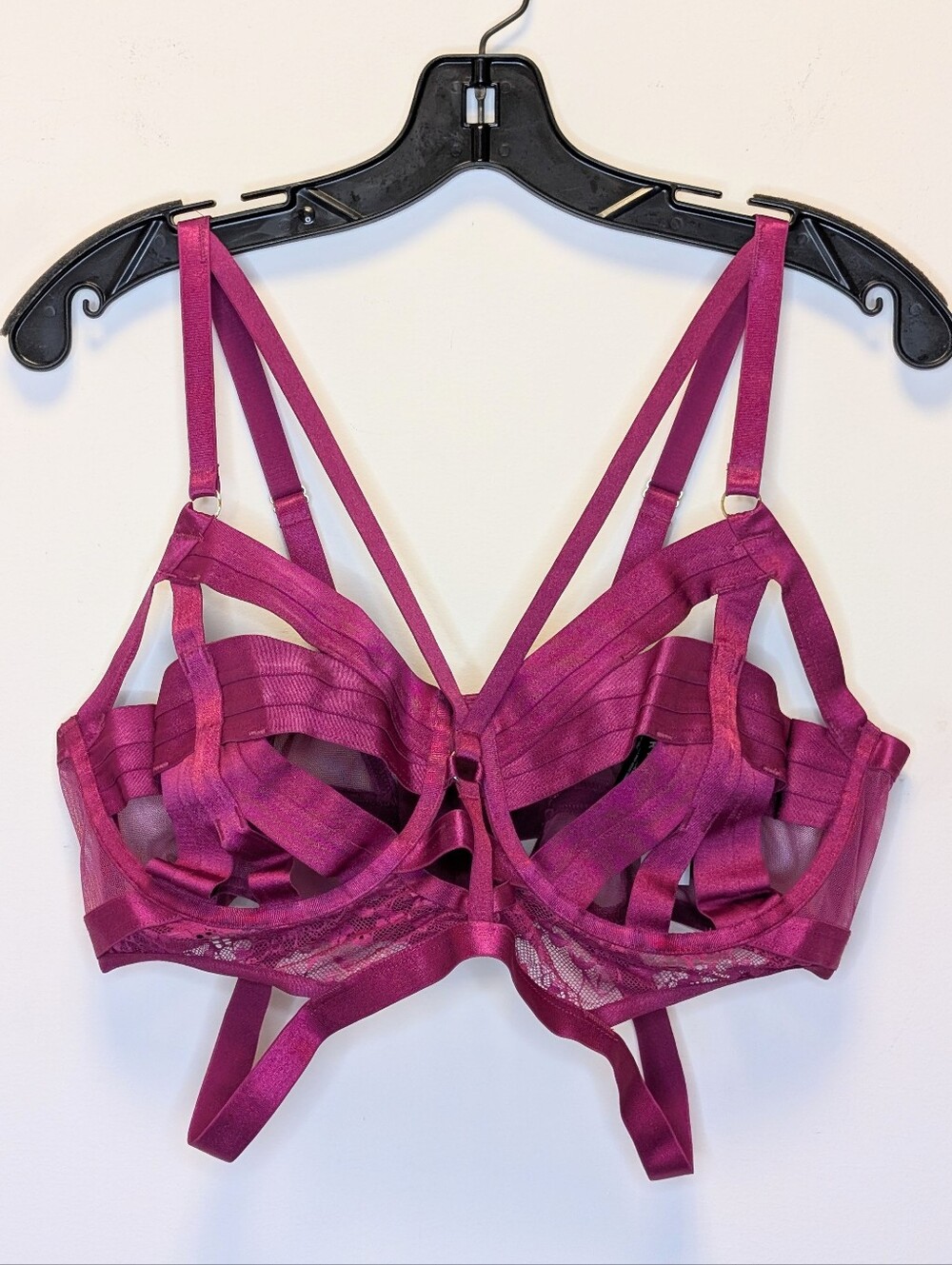 Torrid Strappy Vixen Underwire Bra Size 1X Berry Blend Sexy Sultry